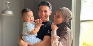 Outfit Gemas Ukkasya, Putra Zaskia Sungkar dan Irwansyah