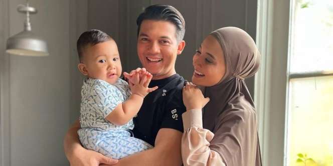 Outfit Gemas Ukkasya, Putra Zaskia Sungkar dan Irwansyah