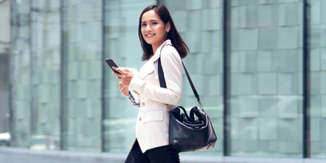 Rekomendasi Fashion Items yang Bikin Gaya Makin Standout Saat Kembali WFO, Mana Pilihanmu?