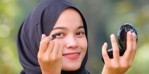 2 Senjata yang Bikin Eyeliner Tahan Lama