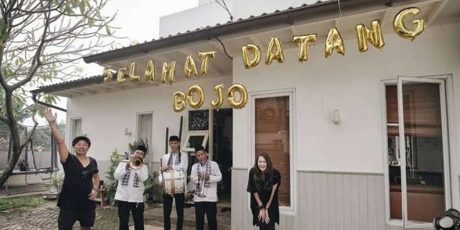 Sambut Istri Pulang Liburan, Ringgo Agus Sampai Sewa Tanjidor