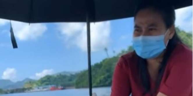 Perjuangan Bidan Dampingi Ibu Hamil yang Dirujuk Naik Perahu