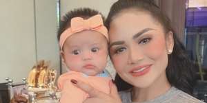 Hibur Ameena Sang Cucu, Krisdayanti Sampai Split