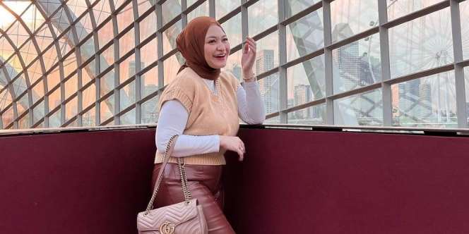 Nathalie Holscher Tampil Mewah dengan Outfit Serba Gucci