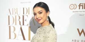 Tampil Beda, Raline Shah Pakai Outfit Edgy dan Tenteng Tas Merah Rp420 Juta