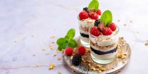 Resep Frozen Yogurt And Mixed Fruit Parfait yang Tinggi Kalsium