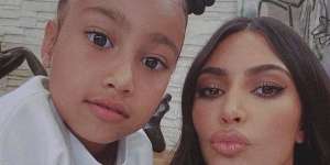 Momen Liburan Putri Kim Kardashian Naik Private Jet yang Didekor Khusus
