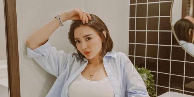 Pose di Dalam Mobil, Salah Satu Bagian Tubuh Wika Salim Bikin Salfok