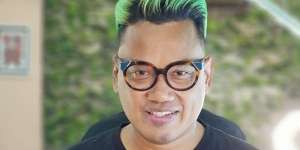 Mengira Prank, Uya Kuya Dandan Nyentrik Temui Kepala Sekolah Putranya