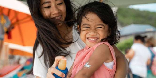 Bawa Anak Liburan ke Pantai, Dokter Ingatkan Pakai Sunblock yang Tepat