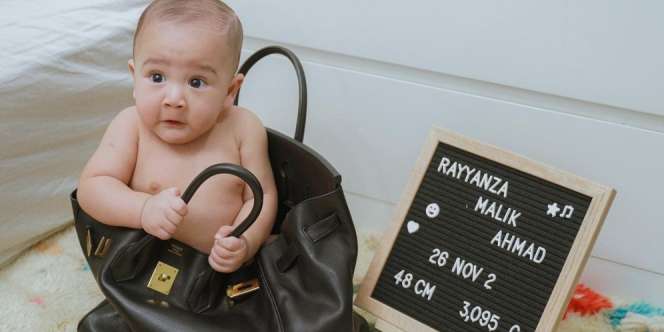 Rayyanza Jadi Model Lagi, Mimiknya Gemas Harga Tas Bikin Lemas