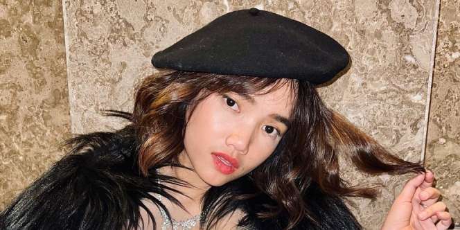 Caption Kocak Fuji Ketika Joget Tiktok Bareng `Kembaran`