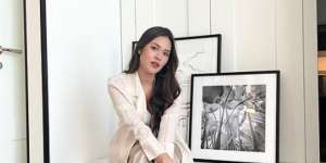 3 Potret Tampilan Monokrom Raisa, Rahasia Kece di Kala Manggung