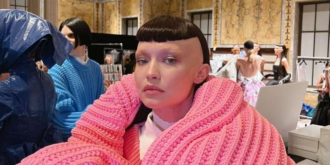 Potret Totalitas Gigi dan Bella Hadid di Runway Marc Jacobs, Tampil Setengah Botak dan Alis Putih!