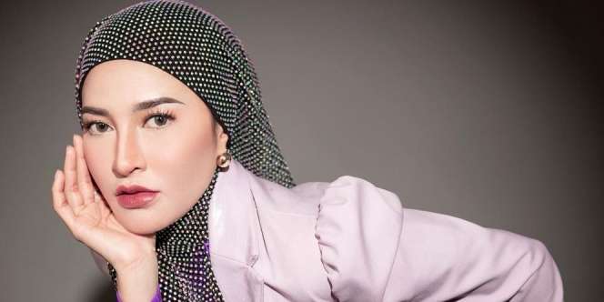 Pamer Potret Berangkat Haji, Wajah Istri Juragan 99 Disorot