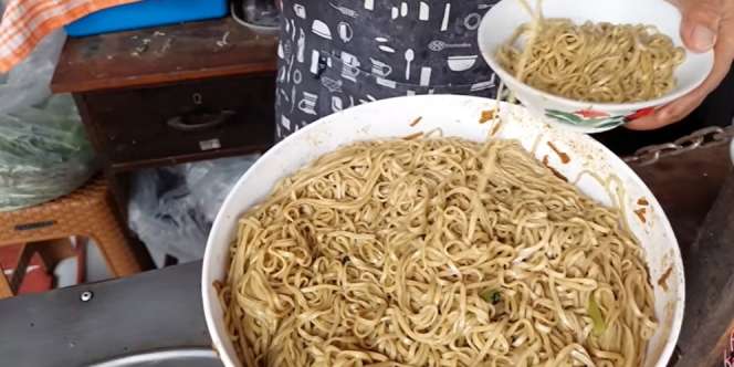 Berkat Sedekah Rutin Tiap Jumat, Penjual Mi Ayam Ini Kantongi Omzet Rp10 Juta Perhari