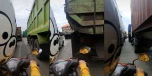 Aksi Pemotor Wanita Terobos Kemacetan di Priok Bikin Geleng-Geleng, Nekat Lewati Celah Sempit di Tengah Himpitan 'Truk Transformer'