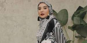 HOTD 'Two Tone & Monogram' Zaskia Sungkar Saat Nonton Bioskop, Kece Banget!