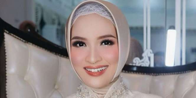 Potret Yulistra Ivo Azhari Istri Mantan Suami Ussy Sulistiawaty, Paras Cantiknya Bikin Takjub!