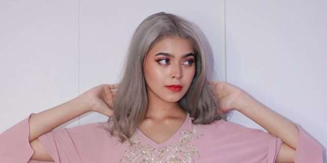 3 Gaya Makeup Jharna Bhagwani yang Terlihat seperti Ibu Peri