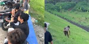 Kehidupan Kontras Dua Remaja di Pinggir Jalan Bikin Terenyuh: Satu Nongkrong, Lainnya Harus Mengais Sampah