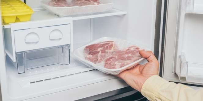 Tips Menyimpan Daging di Kurban di Kulkas agar Awet dan Layak Konsumsi