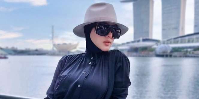 Gaya Syahrini Bawa Tas Hermes Unik Persegi Panjang, Dibanderol Setengah Miliar