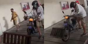 Ban Motor Tersangkut Penutup Selokan Malah Dijadiin Konten Kocak, Warganet Geram
