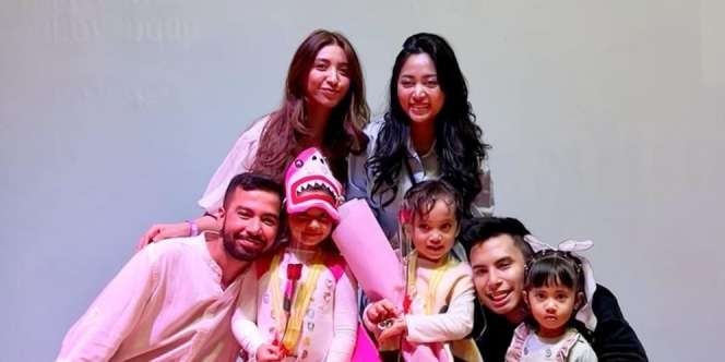 Rachel Vennya dan Vicky Alaydrus Kompak Bareng Mantan Suami Hadir di Acara Anak