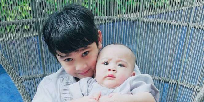 `Anak Sultan` Tak Nyaman Pakai Brand Mahal, Semua Label Baju Rafathar Digunting