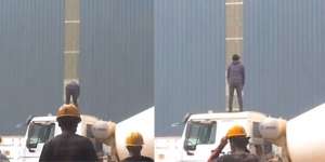 Momen Pekerja Tambang Sholat di Atas Truk karena karena Tak Ada Tempat Bersih, Publik Ikut Terharu