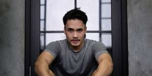 Randy Pangalila Ungkap Kisah Cintanya Mirip Seperti Film Drama