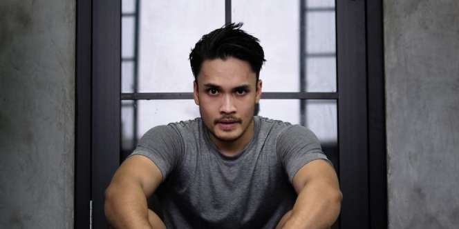 Randy Pangalila Ungkap Kisah Cintanya Mirip Seperti Film Drama