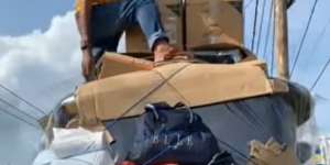Viral Video Mobil `Disiksa` Muatan Berlebihan, Sampai Ada Sofa di Atas Kap