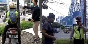 Dunia Terbalik! Polisi Ini Ditilang Warga karena Ketahuan Tidak Bawa STNK, Ditanya Berkelit dan Pilih Tancap Gas