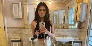 Potret Adinda Bakrie, Hot Mom Pemilik Pinggang Super Langsing!