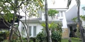Potret Rumah Penyanyi Rock Legendaris Indonesia, Punya Ahmad Dhani Mirip Museum Bersejarah!