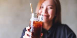 Menguak Mitos Minum Es Bikin Darah Haid Membeku