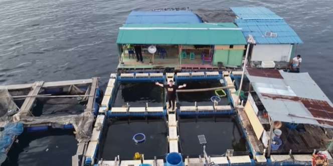 Potret Rumah Makan Apung di Tengah Laut, Konsepnya Unik Banget!