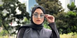 Viral Video Wanita Mirip Nathalie Holscher Berkacamata, Komentar Jahil Netizen Menyerbu 