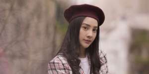 Anya Geraldine Tampil Elegan dengan 3 Gaya Makeup