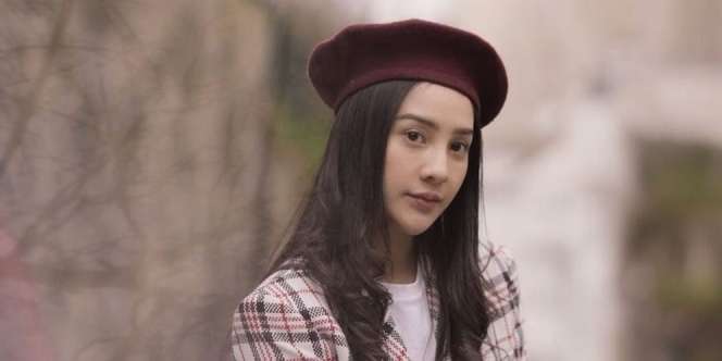 Anya Geraldine Tampil Elegan dengan 3 Gaya Makeup