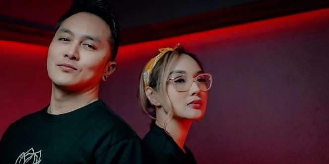 Sara Wijayanto Pamer Video DIY Makeup di Mobil, Ada yang Berubah di Wajahnya?