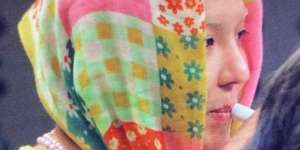 Gaya Idol KPop Mino Winner Bikin Geger Pakai Hijab Elzatta