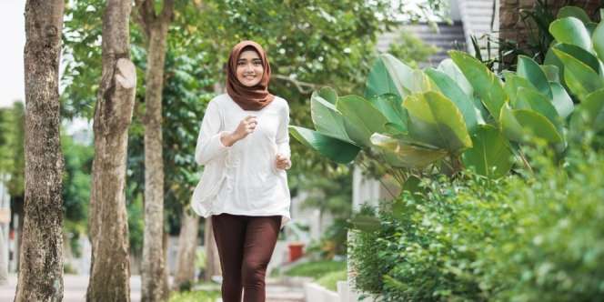 4 Manfaat Rutin Jalan Pagi