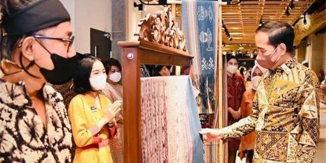 Kisah Jokowi Pertama Kali Naik Eskalator di Sarinah: Saya Naik Turun, Naik Turun, Senang Sekali