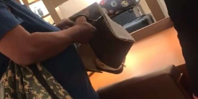 Diremehkan Pelayan, Pria Ini Beli dan Gunting Tas Louis Vuitton Seharga Mobil