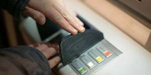 10 Penampakan Saldo ATM Ini Bikin Hati Menangis