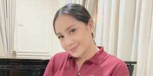 Pakai Lipstik Fuchsia, Riasan Nagita Slavina jadi Lebih Segar dan Flawless