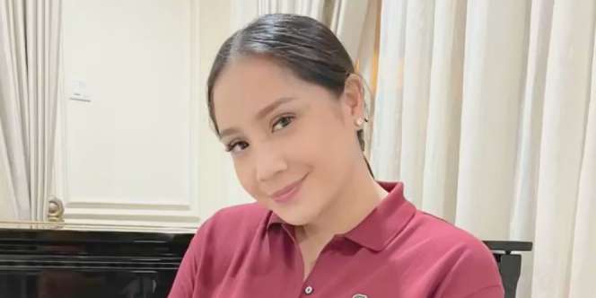 Pakai Lipstik Fuchsia, Riasan Nagita Slavina jadi Lebih Segar dan Flawless